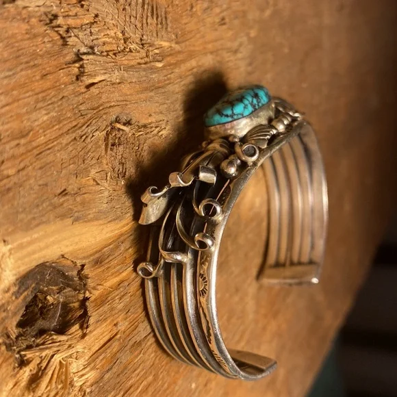 NAVAJO CUFF BRACELET by Tom Willeto, signed, sterling silver and turquoise - Picture 14 of 17